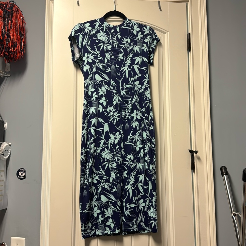 Tori Richards keyhole back dress